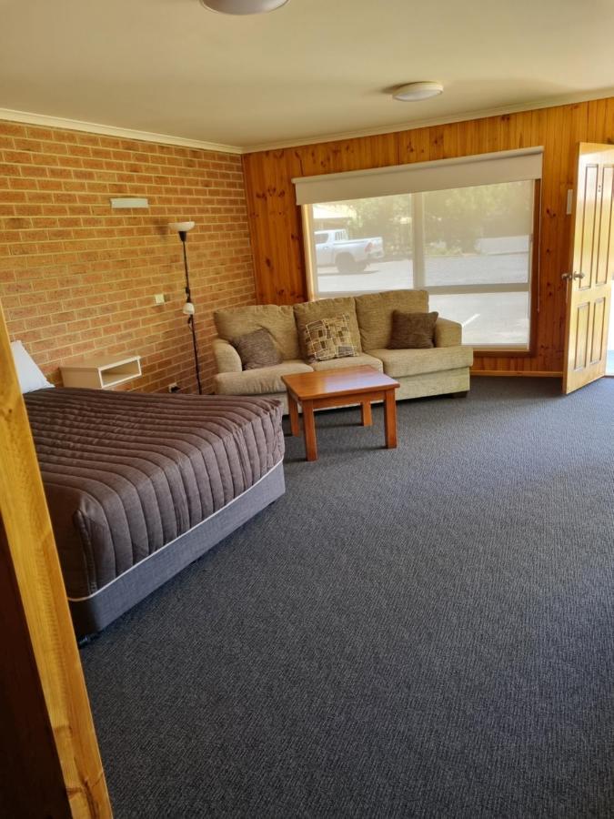 Country Roads Motor Inn นาราคอร์ท ภายนอก รูปภาพ