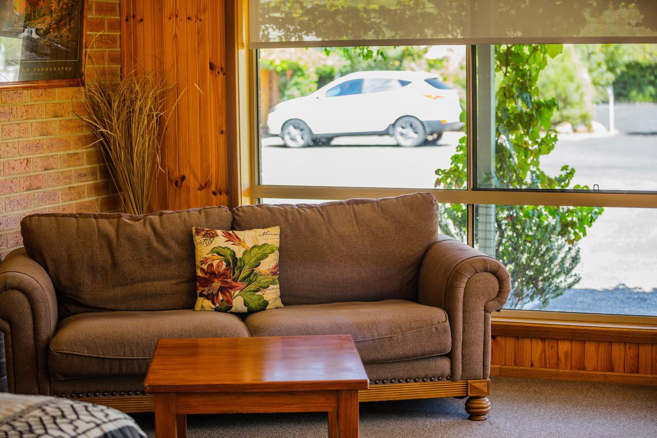 Country Roads Motor Inn นาราคอร์ท ภายนอก รูปภาพ