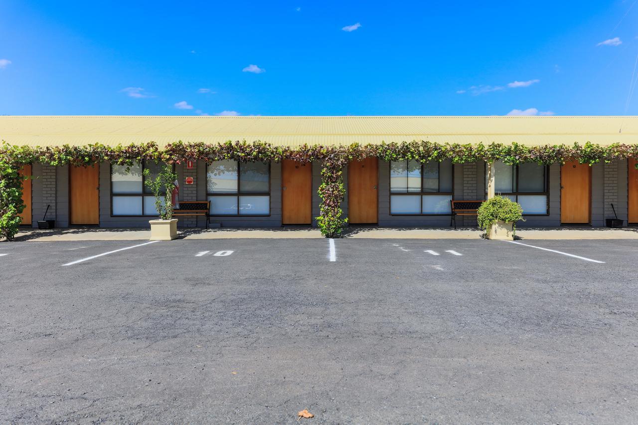 Country Roads Motor Inn นาราคอร์ท ภายนอก รูปภาพ